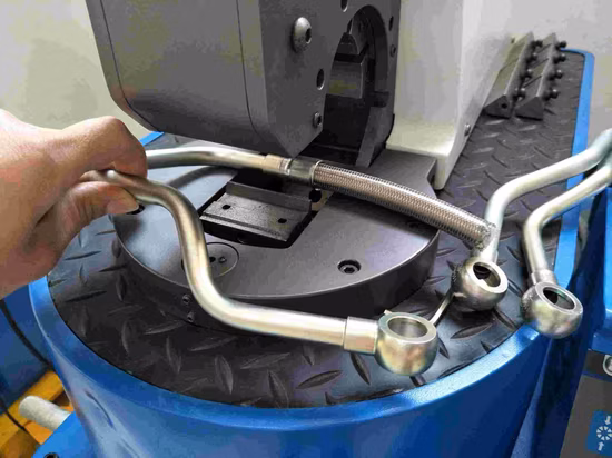 Side Open/Side Feed Hose Crimping Machine for Automobile Control Cable Assembly